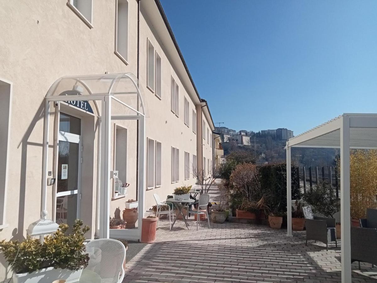 Hotel Porta Rivera LʼAquila Exterior foto